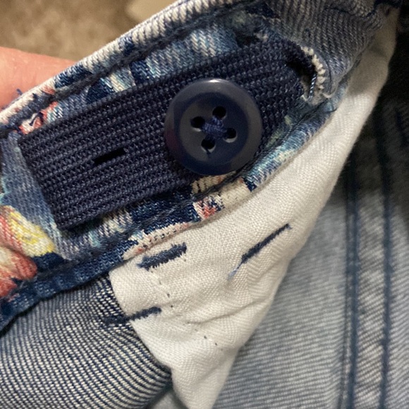 GAP Floral Denim Capris - Picture 5 of 6